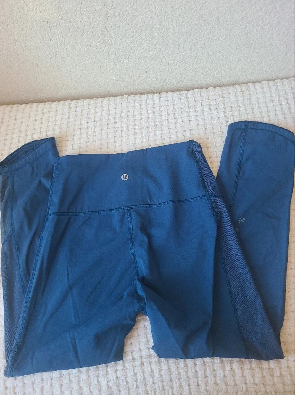 Lululemon Athletica Body Con Crop Teal Leggins Size 6